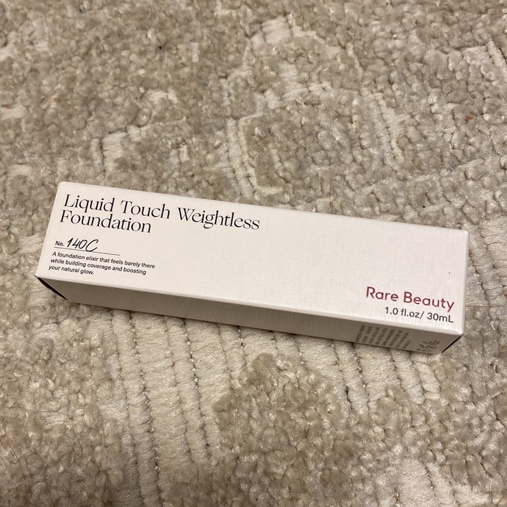 Rare Beauty Liquid Touch Weightless Foundation